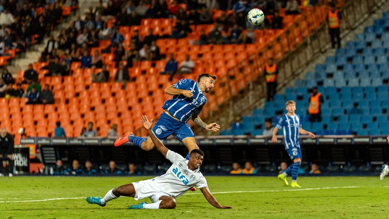 德甲联赛球员高速突破画面